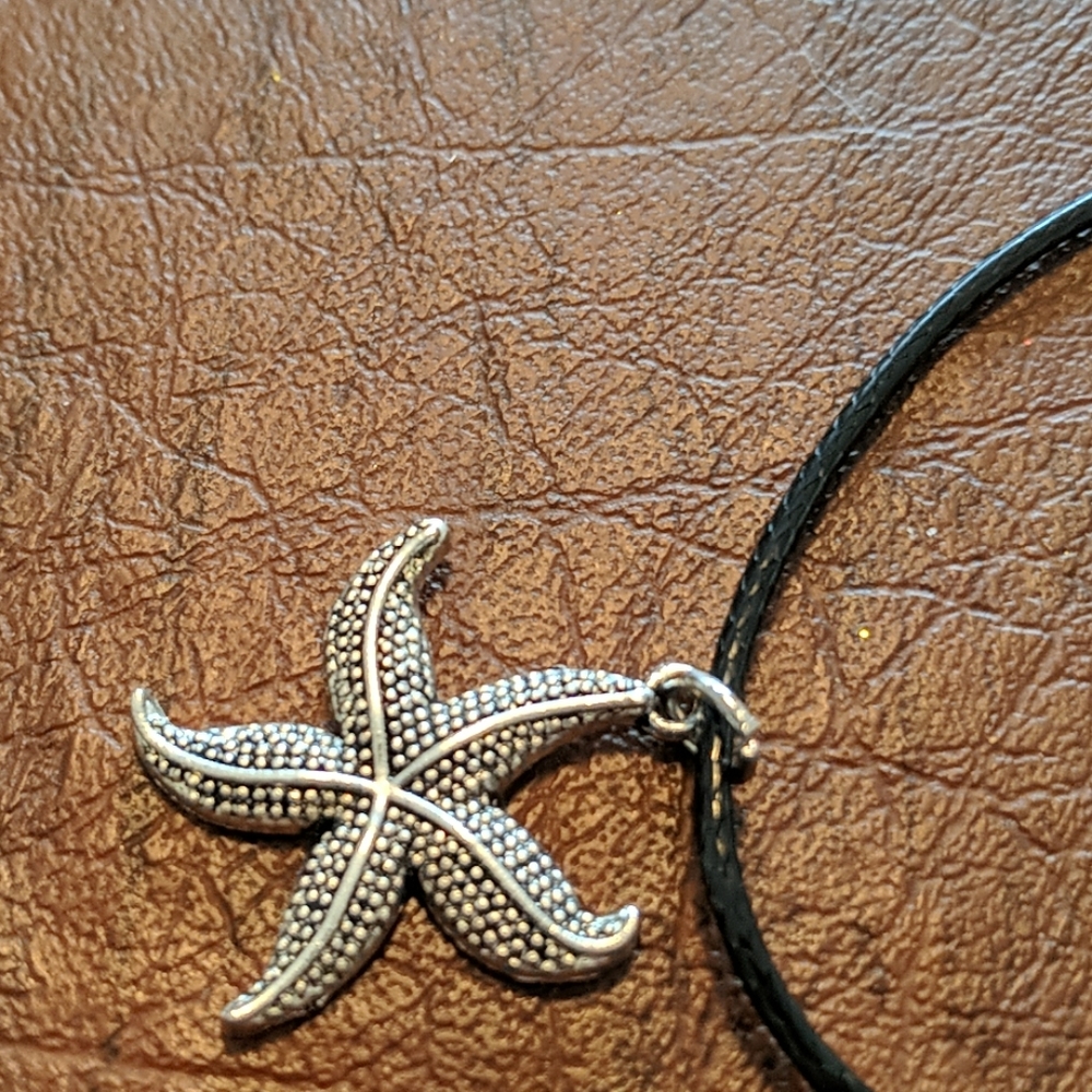 -Starfish Necklace